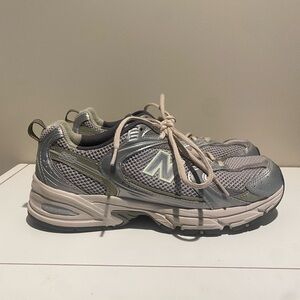 NEW BALANCE 530 SILVER AND KHAKI MENS SIZE 7.5 (fits women’s size 9)